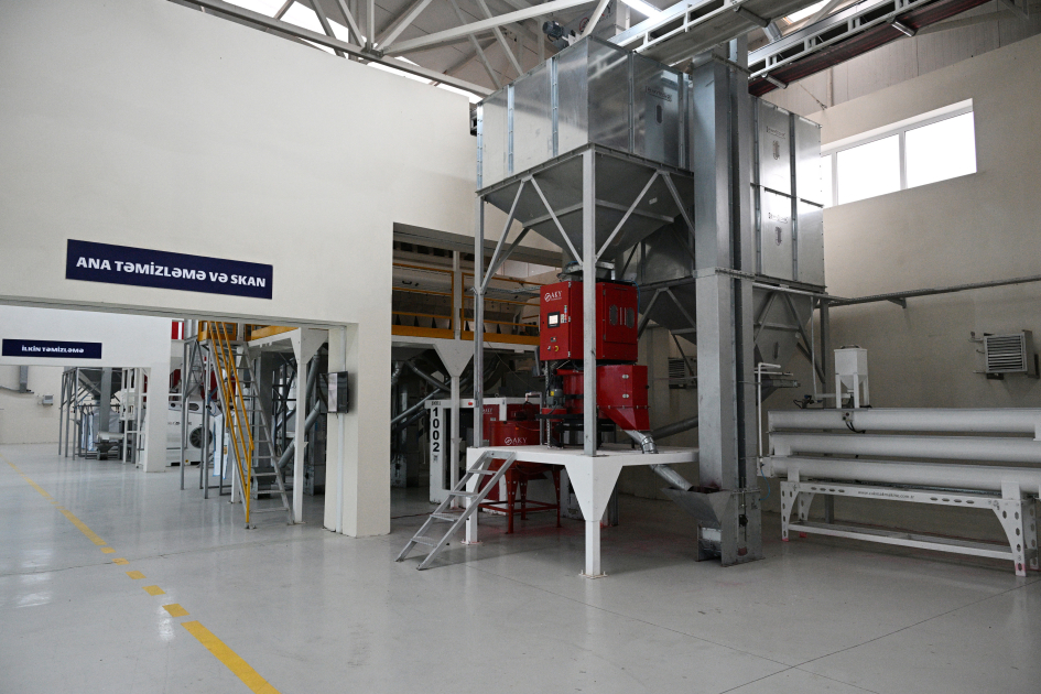 President Ilham Aliyev visits seed processing facility in Sabirabad Industrial District (PHOTO/VIDEO)