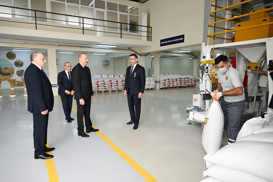 President Ilham Aliyev visits seed processing facility in Sabirabad Industrial District (PHOTO/VIDEO)
