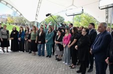 President Ilham Aliyev presents keys to apartments to residents of Horovlu village in Jabrayil district (PHOTO)