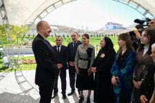 President Ilham Aliyev presents keys to apartments to residents of Horovlu village in Jabrayil district (PHOTO)