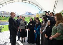 President Ilham Aliyev presents keys to apartments to residents of Horovlu village in Jabrayil district (PHOTO)