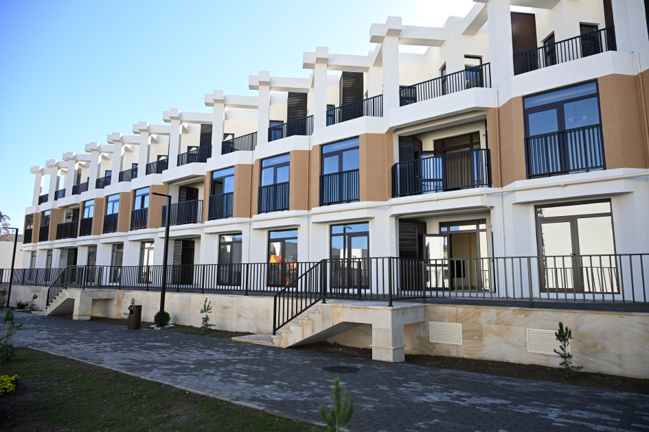 President Ilham Aliyev reviews completed 104-apartment residential complex in Zangilan (PHOTO)