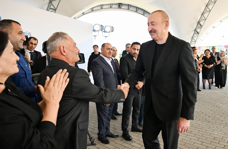 President Ilham Aliyev presents keys to apartments to residents of Mammadbayli and Aghali villages in Zangilan (PHOTO/VIDEO)