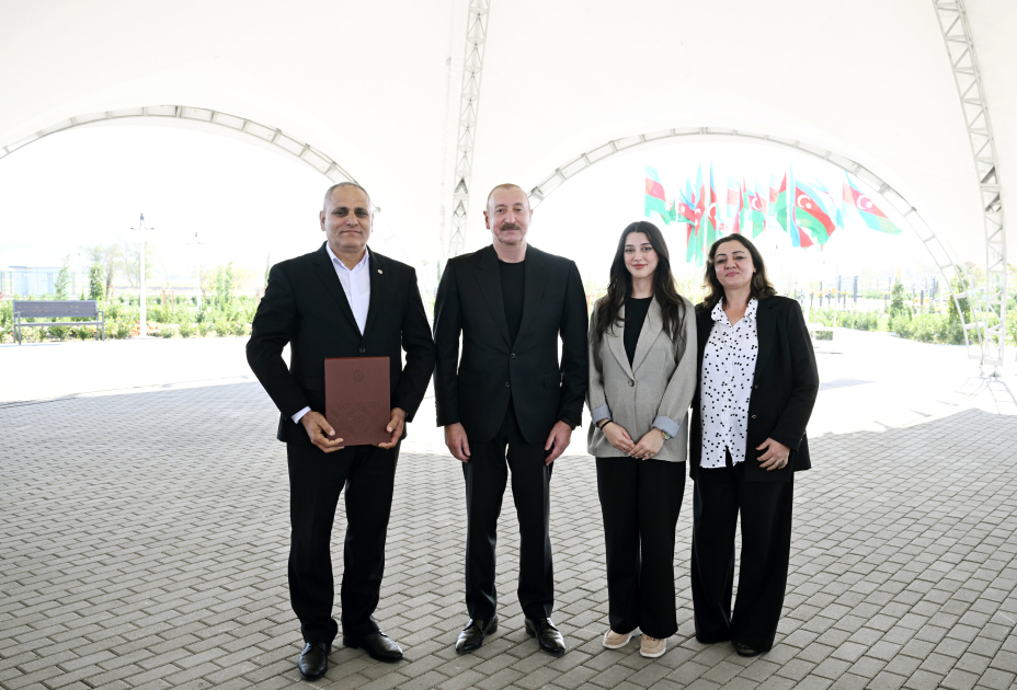 President Ilham Aliyev presents keys to apartments to residents of Mammadbayli and Aghali villages in Zangilan (PHOTO/VIDEO)