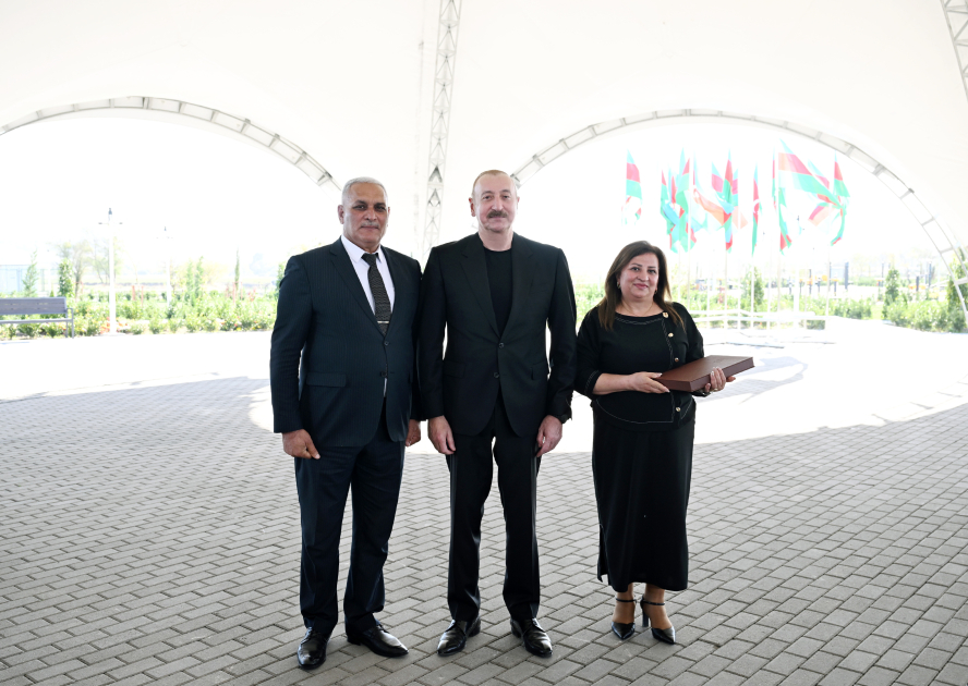 President Ilham Aliyev presents keys to apartments to residents of Mammadbayli and Aghali villages in Zangilan (PHOTO/VIDEO)
