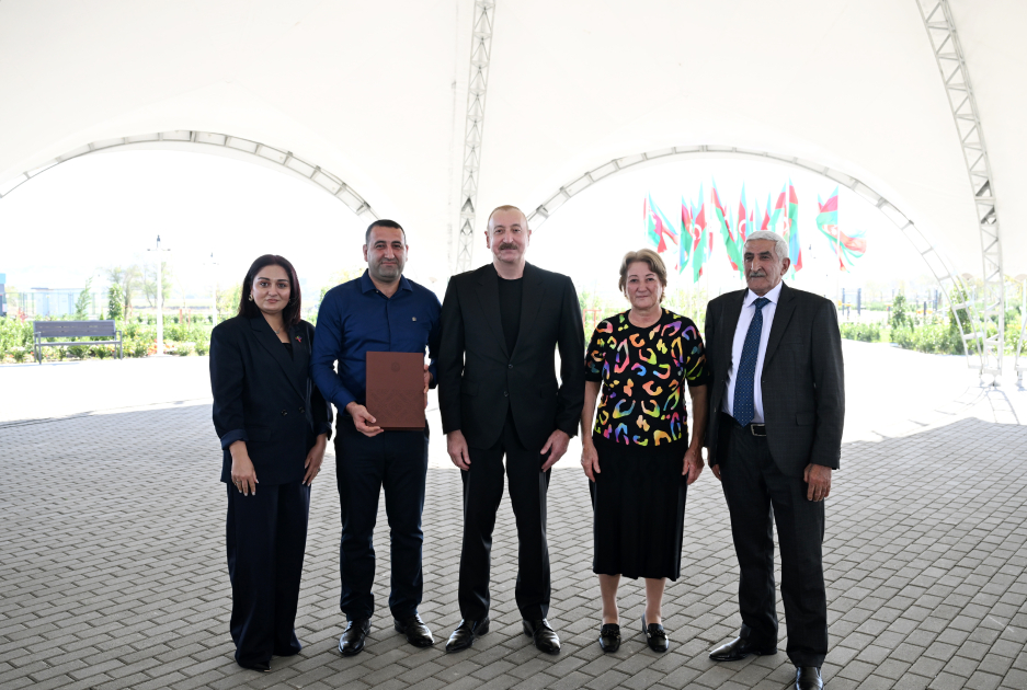 President Ilham Aliyev presents keys to apartments to residents of Mammadbayli and Aghali villages in Zangilan (PHOTO/VIDEO)