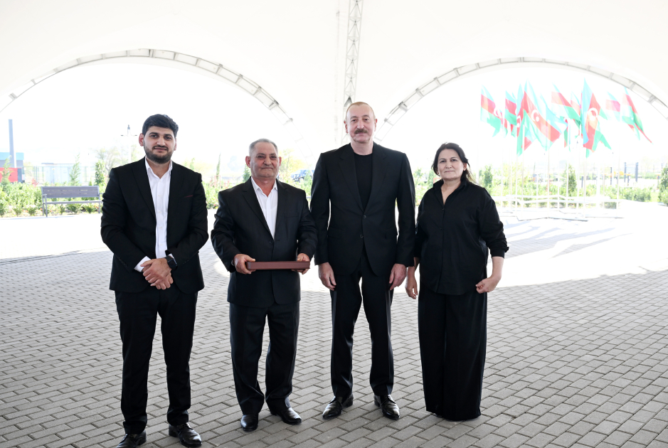President Ilham Aliyev presents keys to apartments to residents of Mammadbayli and Aghali villages in Zangilan (PHOTO/VIDEO)
