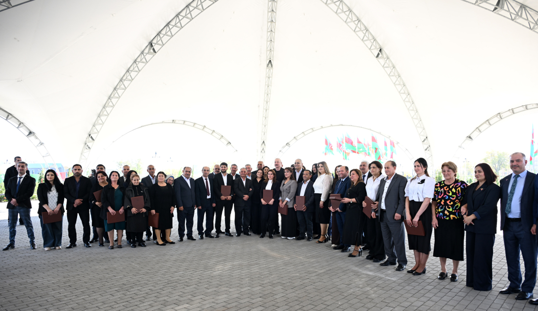 President Ilham Aliyev presents keys to apartments to residents of Mammadbayli and Aghali villages in Zangilan (PHOTO/VIDEO)