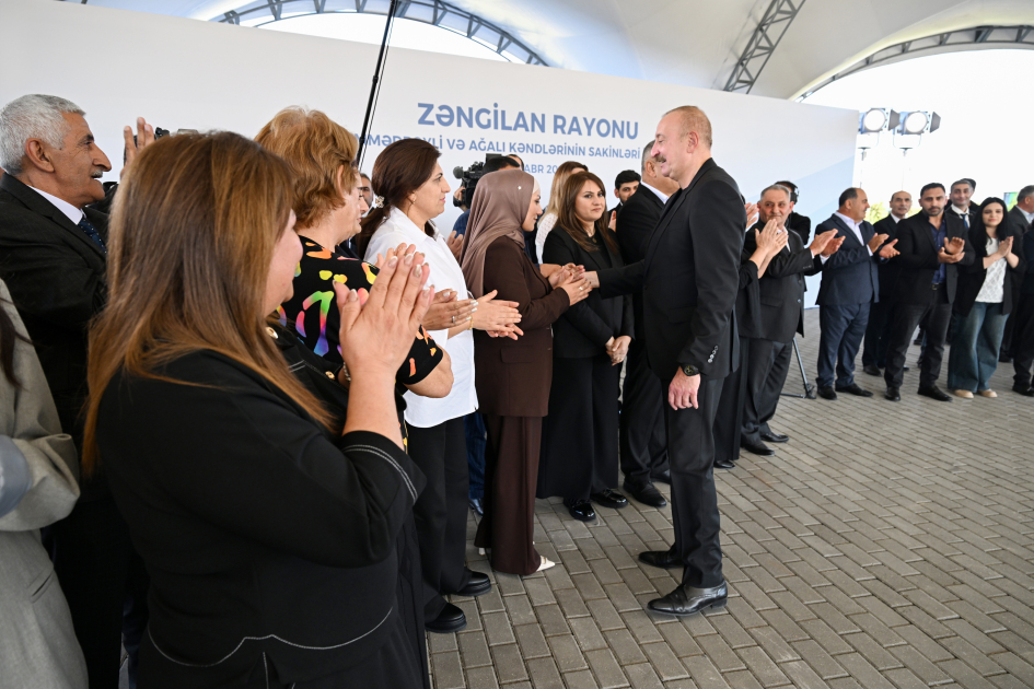 President Ilham Aliyev presents keys to apartments to residents of Mammadbayli and Aghali villages in Zangilan (PHOTO/VIDEO)