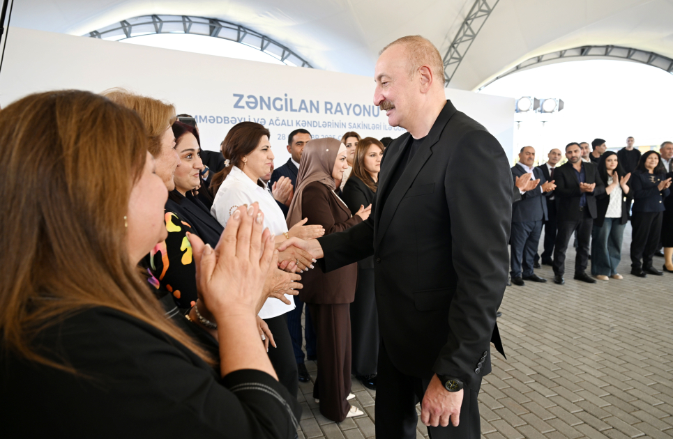 President Ilham Aliyev presents keys to apartments to residents of Mammadbayli and Aghali villages in Zangilan (PHOTO/VIDEO)