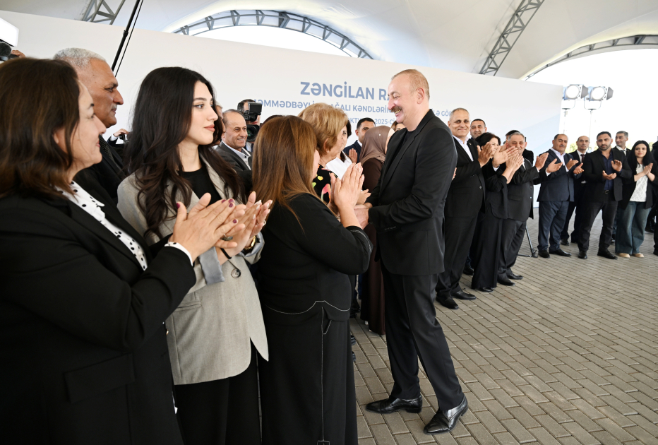 President Ilham Aliyev presents keys to apartments to residents of Mammadbayli and Aghali villages in Zangilan (PHOTO/VIDEO)