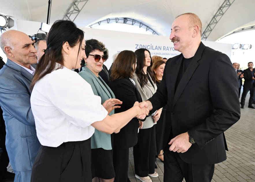 President Ilham Aliyev presents keys to apartments to residents of Mammadbayli and Aghali villages in Zangilan (PHOTO/VIDEO)