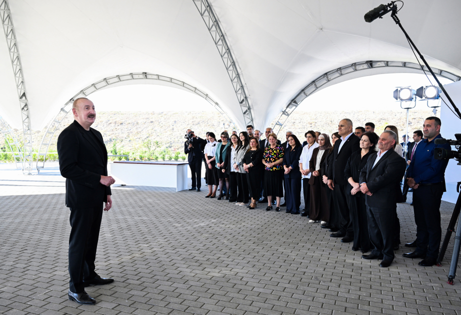 President Ilham Aliyev presents keys to apartments to residents of Mammadbayli and Aghali villages in Zangilan (PHOTO)