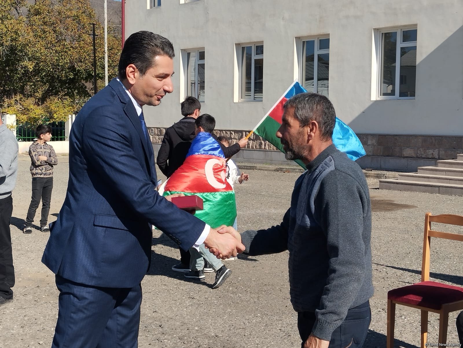New wave of ex-IDPs setting in Khojaly's Badara village, get keys to homes (PHOTO)