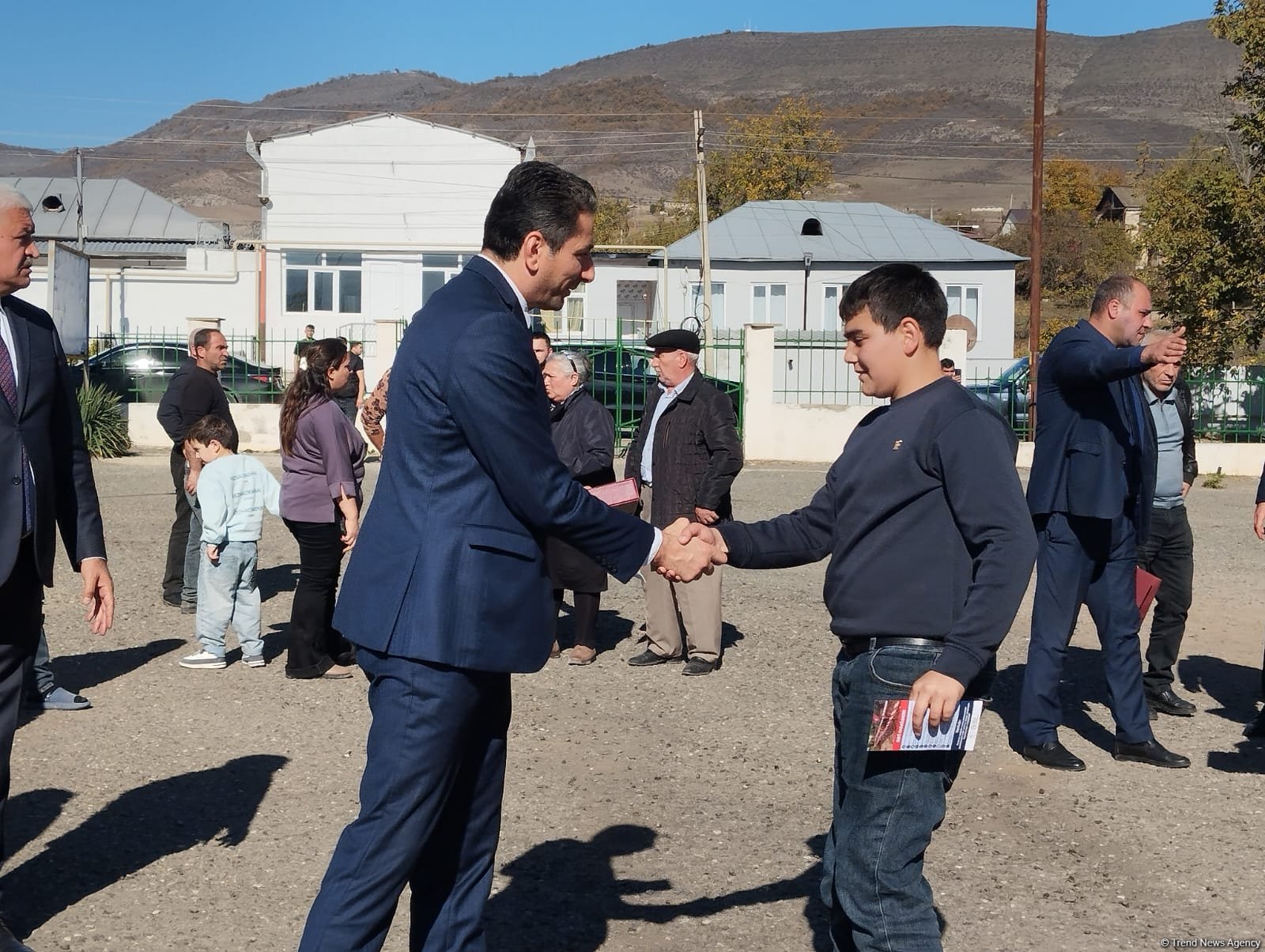New wave of ex-IDPs setting in Khojaly's Badara village, get keys to homes (PHOTO)