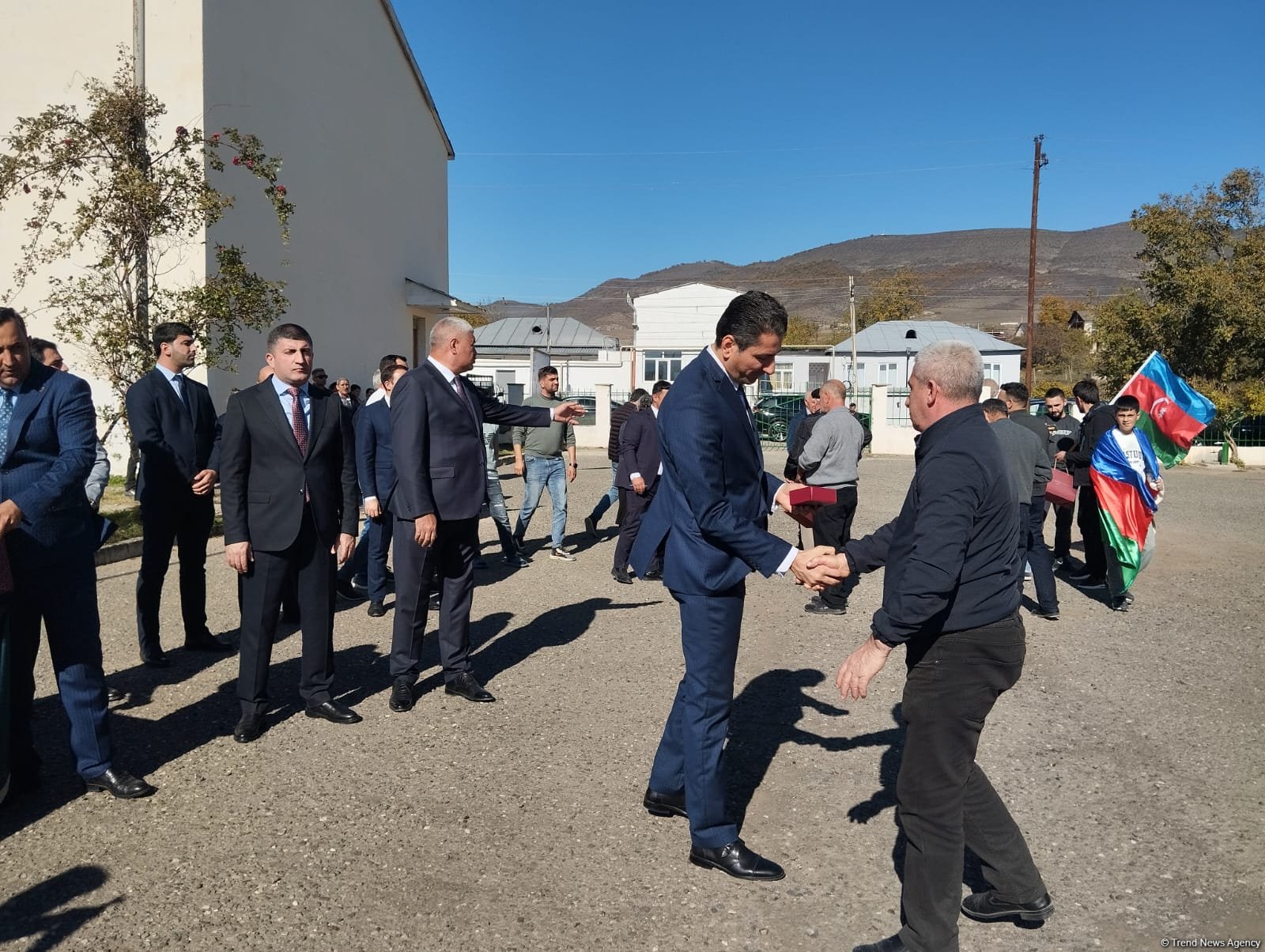 New wave of ex-IDPs setting in Khojaly's Badara village, get keys to homes (PHOTO)