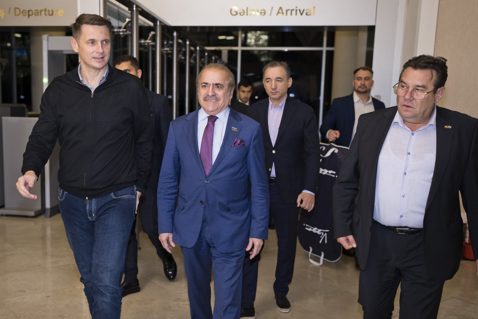 Romanian Parliament Senate chairman visits Azerbaijan (PHOTO)