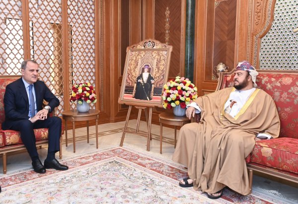 Azerbaijani FM holds key talks with Oman Sultan’s special envoy (PHOTO)