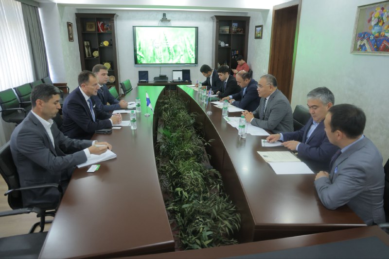 Uzbekistan, Finland’s Valtra view nuts and bolts of agricultural machinery output co-op