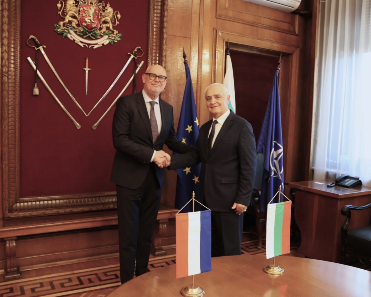 Bulgarian minister outlines military modernization plans to Dutch ambassador