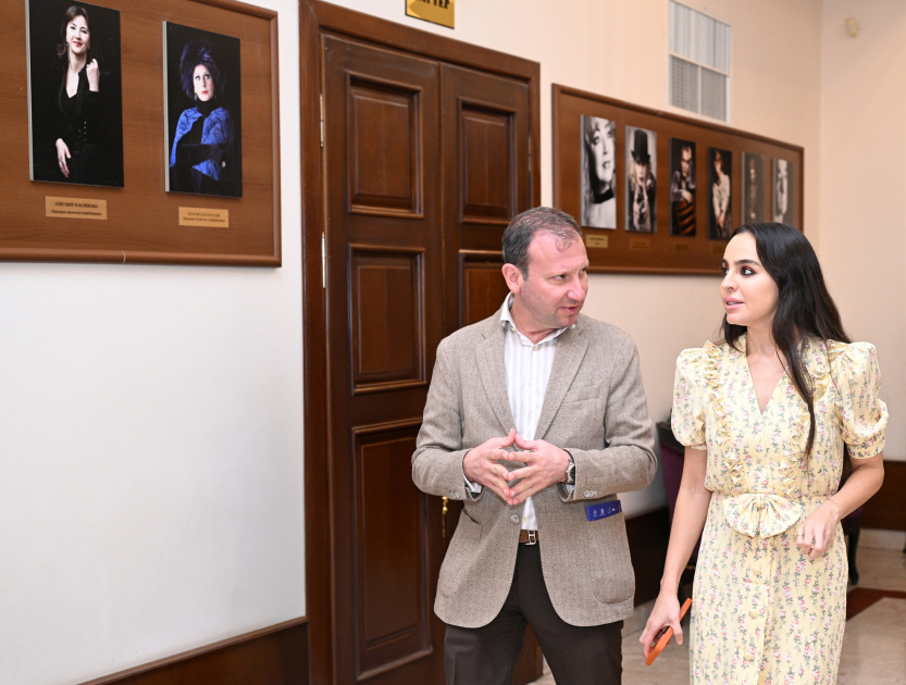 "How Much is Enough?" inclusive dance performance presented within "Art Weekend" (PHOTO)