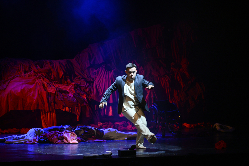 "How Much is Enough?" inclusive dance performance presented within "Art Weekend" (PHOTO)