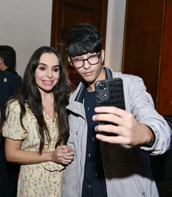 "How Much is Enough?" inclusive dance performance presented within "Art Weekend" (PHOTO)