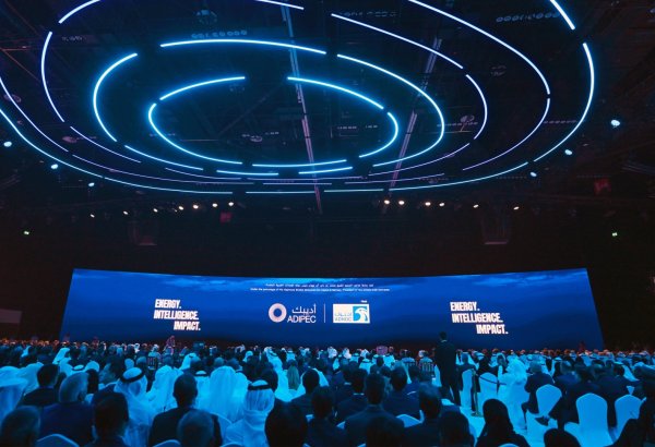 Azerbaijan shares its energy transformation know-how in UAE