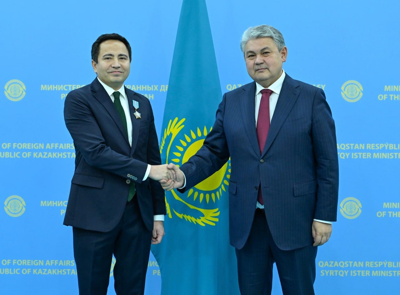 Kazakhstan awards ambassador to Azerbaijan Order of Honour (PHOTO)