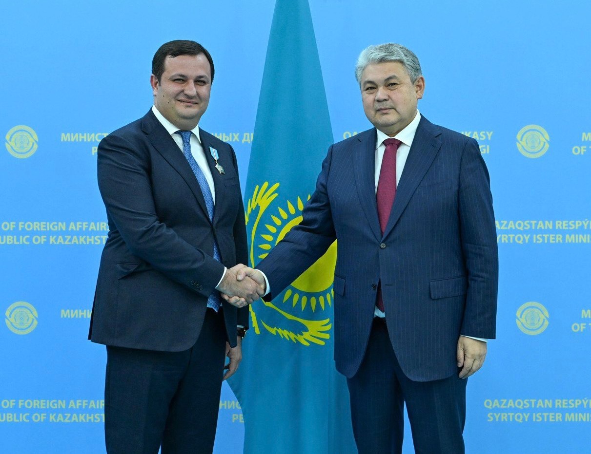 Kazakhstan awards ambassador to Azerbaijan Order of Honour (PHOTO)