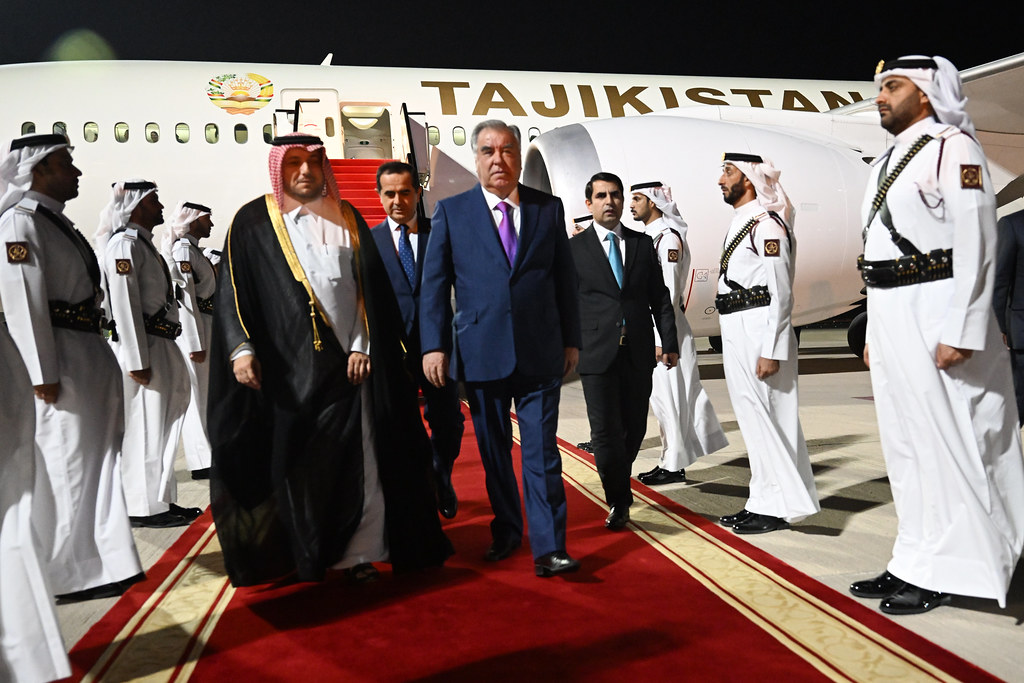 President of Tajikistan arrives in Qatar for high-level working visit (PHOTO)