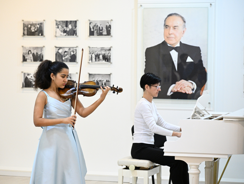 Heydar Aliyev Foundation VP Leyla Aliyeva visits Bulbul Secondary Specialized Music School (PHOTO)