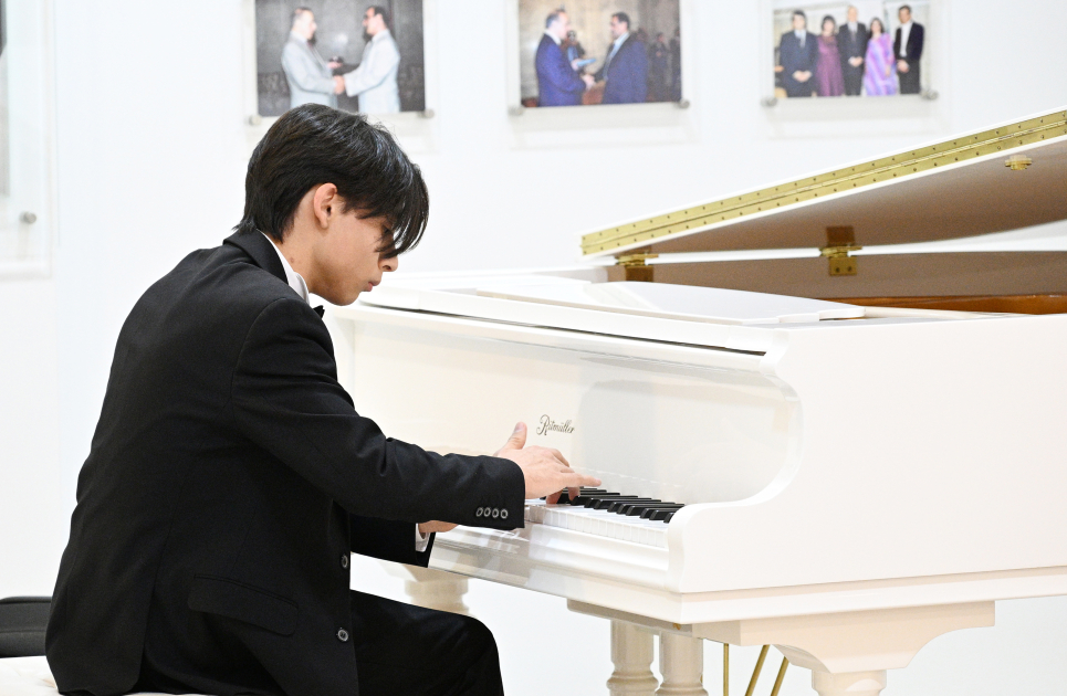 Heydar Aliyev Foundation VP Leyla Aliyeva visits Bulbul Secondary Specialized Music School (PHOTO)