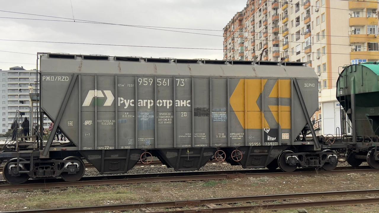 Azerbaijani tracks see passage of wheat train bound for Armenia (PHOTO/VIDEO)