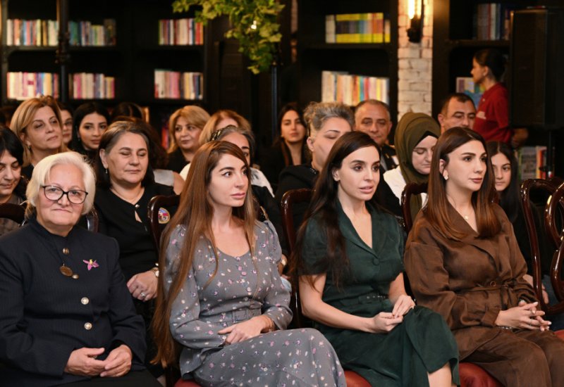 VP of Heydar Aliyev Foundation Leyla Aliyeva and Head of Baku Media Center Arzu Aliyeva attend “Joy of Victory” literary-musical evening at Baku Book Center (PHOTO)