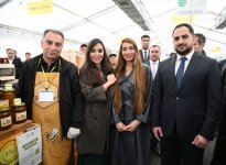 Heydar Aliyev Foundation VP Leyla Aliyeva and Head of Baku Media Center Arzu Aliyeva attend exhibition-sale fair of beekeeping products (PHOTO)