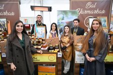 Heydar Aliyev Foundation VP Leyla Aliyeva and Head of Baku Media Center Arzu Aliyeva attend exhibition-sale fair of beekeeping products (PHOTO)