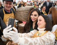 Heydar Aliyev Foundation VP Leyla Aliyeva and Head of Baku Media Center Arzu Aliyeva attend exhibition-sale fair of beekeeping products (PHOTO)