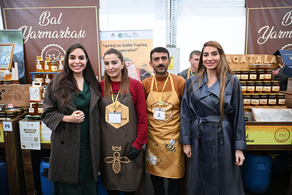 Heydar Aliyev Foundation VP Leyla Aliyeva and Head of Baku Media Center Arzu Aliyeva attend exhibition-sale fair of beekeeping products (PHOTO)
