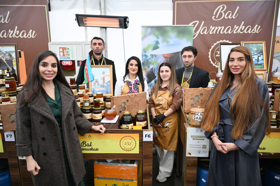 Heydar Aliyev Foundation VP Leyla Aliyeva and Head of Baku Media Center Arzu Aliyeva attend exhibition-sale fair of beekeeping products (PHOTO)