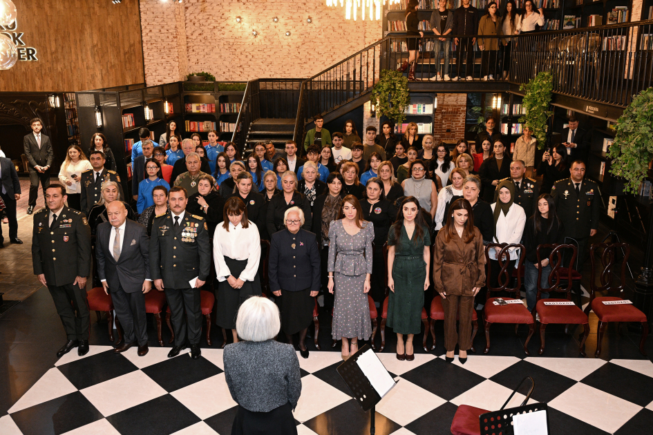 VP of Heydar Aliyev Foundation Leyla Aliyeva and Head of Baku Media Center Arzu Aliyeva attend “Joy of Victory” literary-musical evening at Baku Book Center (PHOTO)