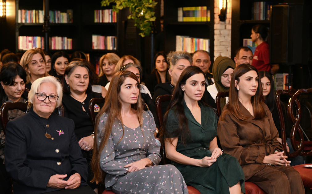 VP of Heydar Aliyev Foundation Leyla Aliyeva and Head of Baku Media Center Arzu Aliyeva attend “Joy of Victory” literary-musical evening at Baku Book Center (PHOTO)