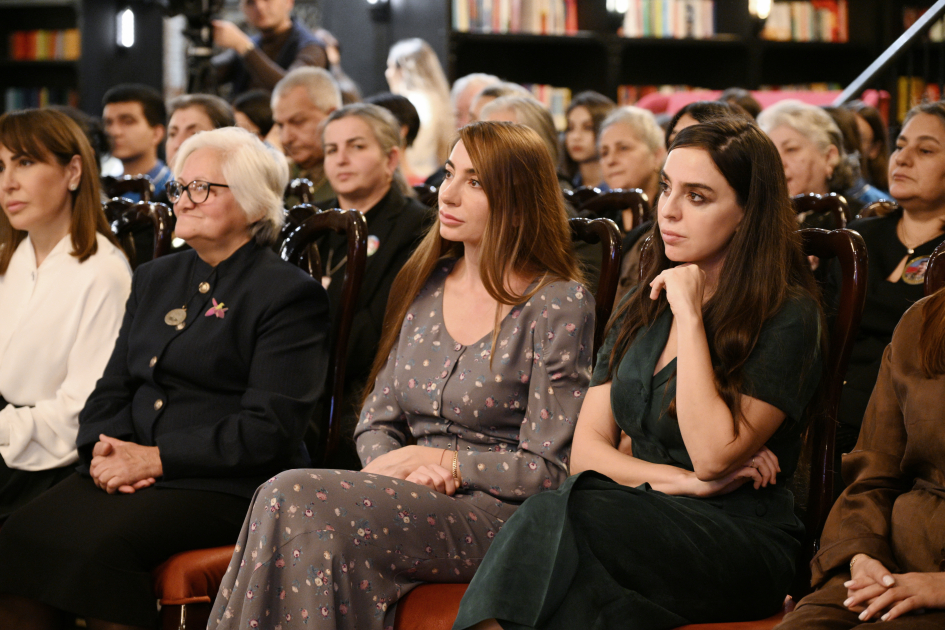 VP of Heydar Aliyev Foundation Leyla Aliyeva and Head of Baku Media Center Arzu Aliyeva attend “Joy of Victory” literary-musical evening at Baku Book Center (PHOTO)