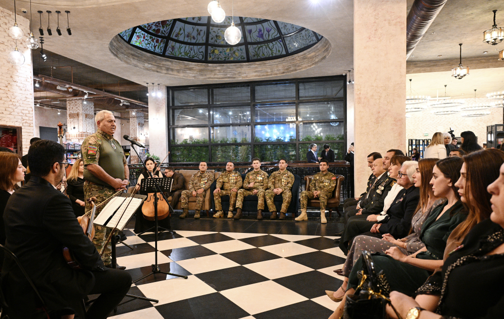 VP of Heydar Aliyev Foundation Leyla Aliyeva and Head of Baku Media Center Arzu Aliyeva attend “Joy of Victory” literary-musical evening at Baku Book Center (PHOTO)