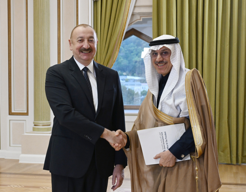 President Ilham Aliyev receives delegation of heads of member institutions of Arab Coordination Group (PHOTO/VIDEO)