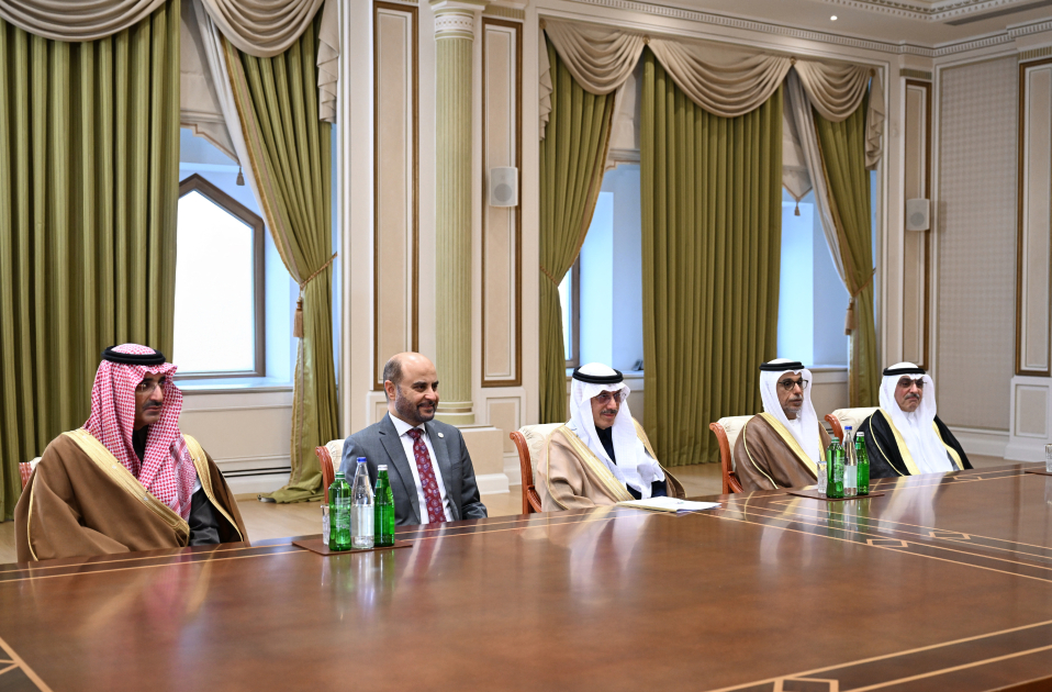 President Ilham Aliyev receives delegation of heads of member institutions of Arab Coordination Group (PHOTO/VIDEO)