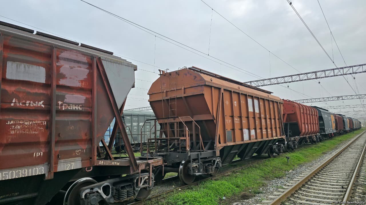 Train carrying Kazakh wheat to Armenia arrives in Baku (PHOTO/VIDEO)