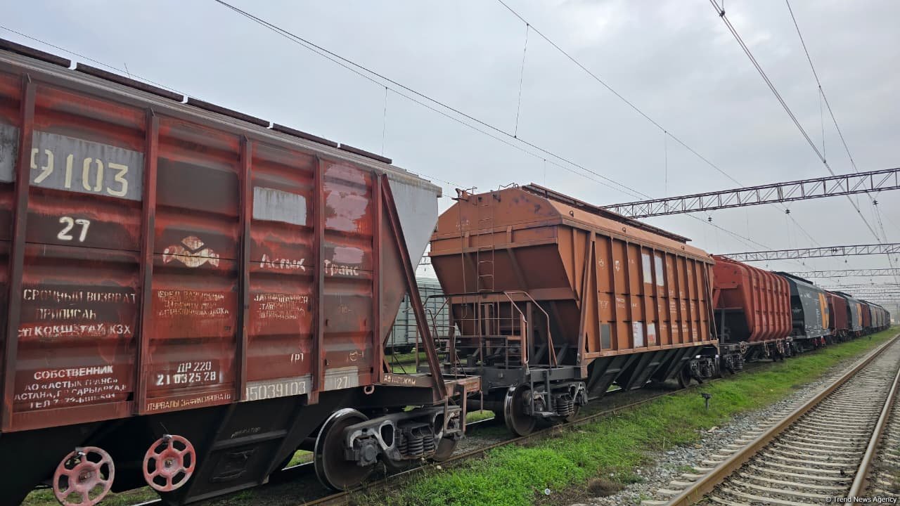 Train carrying Kazakh wheat to Armenia arrives in Baku (PHOTO/VIDEO)