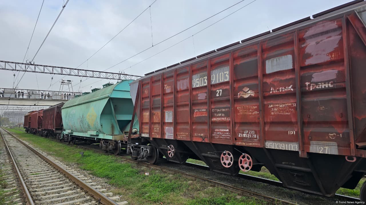 Train carrying Kazakh wheat to Armenia arrives in Baku (PHOTO/VIDEO)