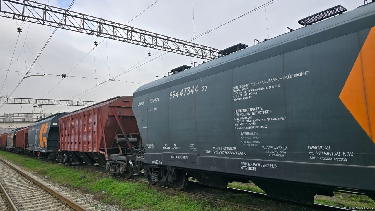 Train carrying Kazakh wheat to Armenia arrives in Baku (PHOTO/VIDEO)